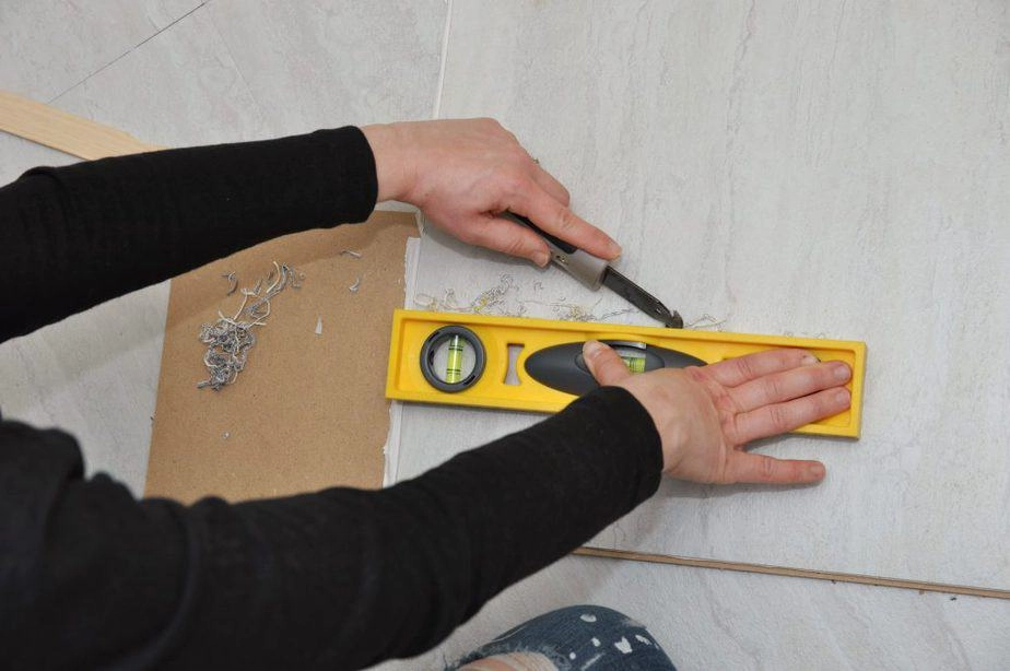 how to install peel and stick tile around a toilet